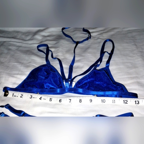 Strappy Velvet Bra and Panty Set with Built-In Choker - Picture 3 of 7